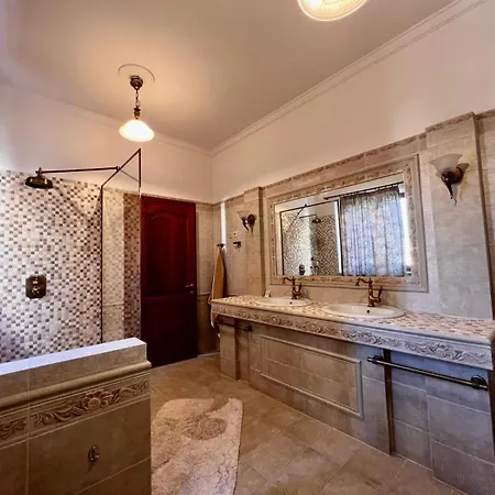 Luxury Helena In With Private Pool