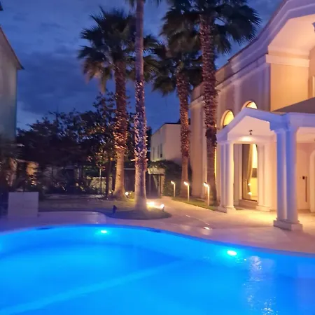 Luxury Helena In With Private Pool
