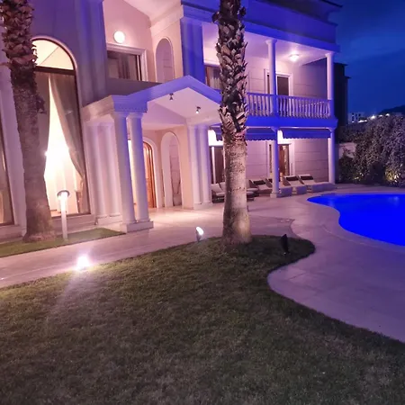 Luxury Helena In With Private Pool